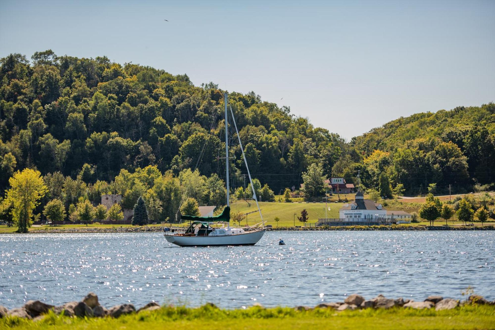 New Happy Trail 2Br Condo Close To Downtown Traverse City Eksteriør billede